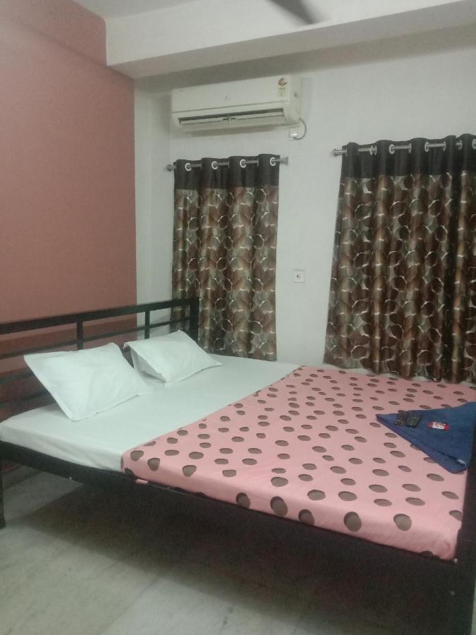 Neer Guest house Kolkata